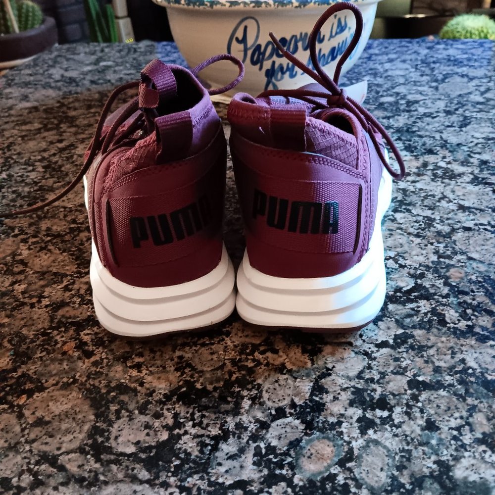 Athletic shoes - Picture 3 of 4